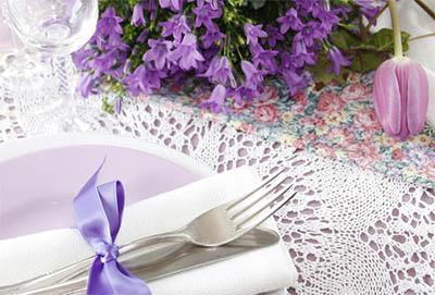 Bildquelle: © Marina Grau/shutterstock.com Esstisch Deko im Frühjahr