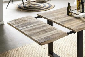 Tischgruppe kaufen: Als Komplettset oder Tisch und Stühle separat? 1 Tisch aus Mangoholz mit Ansteckplatte