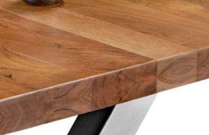 12 Merkmale für einen guten Baumkantentisch 3 Aufdopplung mit durchgehender Holzmaserung statt Schachbrett
