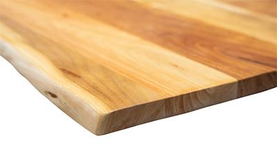 Massivholzmöbel vor Hitze und Feuchtigkeit schützen 1 Massivholzmöbel-Tischplatte für Baumkantentisch