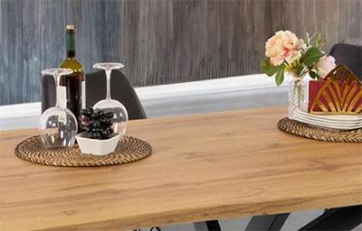 Massivholzmöbel vor Hitze und Feuchtigkeit schützen 2 Bei Massivholmöbel Gläser auf Untersetzer