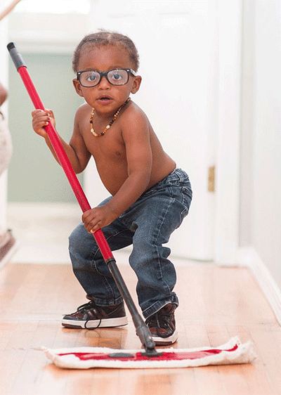 Reinigung und Pflege für lackierte und geölte Holzoberflächen 2 Reinigung und Pflege - ein Kinderspiel