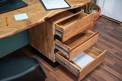 Schreibtisch zuhause - effizient arbeiten im Homeoffice 1 Schubladen am Schreibtisch - zusätzlcher Stauraum